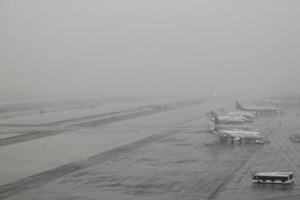 لغو پروازهای ورودی و خروجی فرودگاه مهرآباد به علت بارش سنگین برف